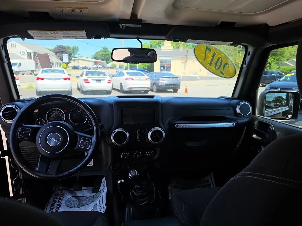 Used 2017 Jeep Wrangler Unlimited Sahara AWD/4WD image 17