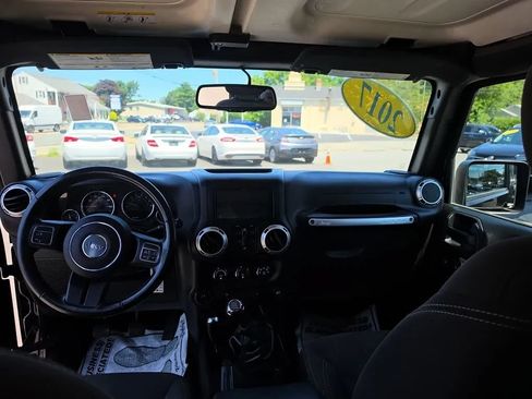 Used 2017 Jeep Wrangler Unlimited Sahara AWD/4WD image 17