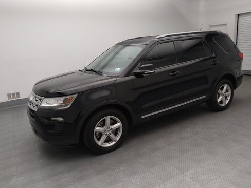 Used 2018 Ford Explorer XLT w/ Equipment Group 201A FWD image 2