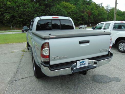 Used 2009 Toyota Tacoma PreRunner w/ TRD Sport Pkg RWD image 17