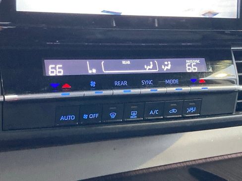 Used 2021 Toyota Sienna LE image 26