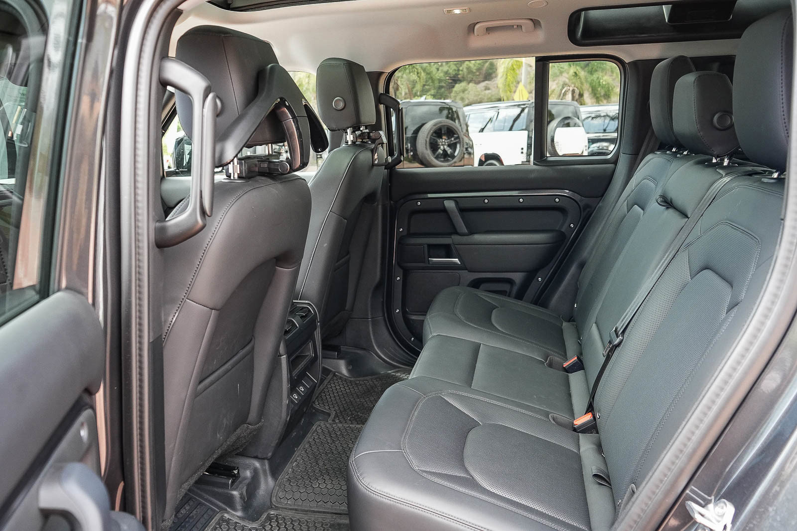 Certified 2025 Land Rover Defender 110 S AWD/4WD image 18
