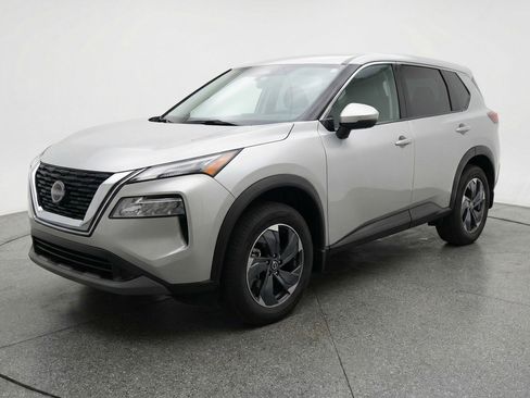 Used 2025 Nissan Rogue SV image 3