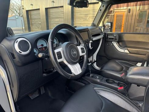 Used 2014 Jeep Wrangler Unlimited Sahara image 5