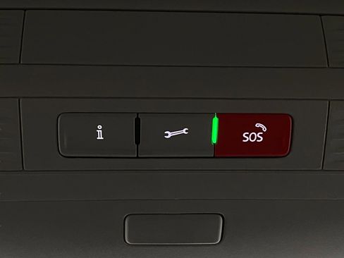 Used 2025 Volkswagen Taos SE image 25