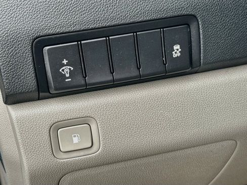 Used 2019 Kia Sedona LX FWD image 10