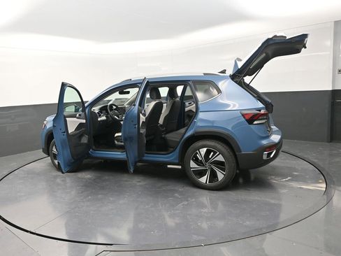 New 2026 Volkswagen Taos SE image 30