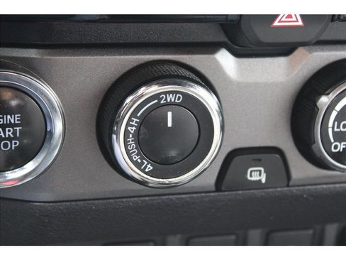 Used 2018 Toyota Tacoma TRD Off-Road w/ Technology Package image 28