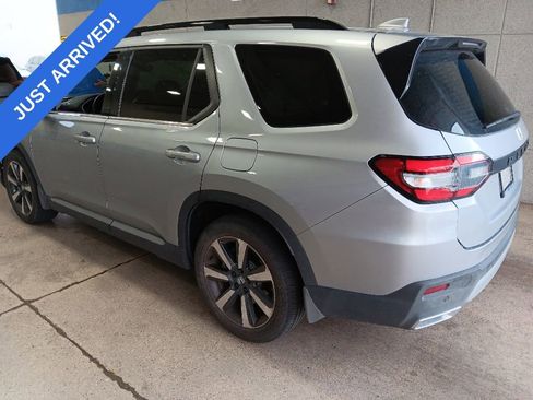Used 2023 Honda Pilot Touring image 4