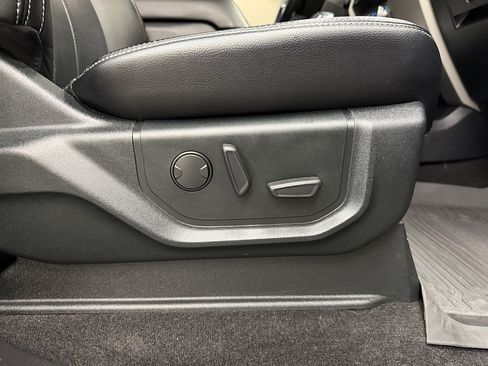 Used 2020 Ford F150 Lariat w/ Equipment Group 502A Luxury AWD/4WD image 19