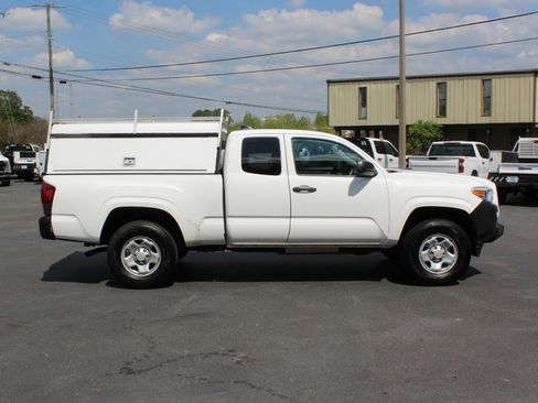 Used 2022 Toyota Tacoma SR image 7