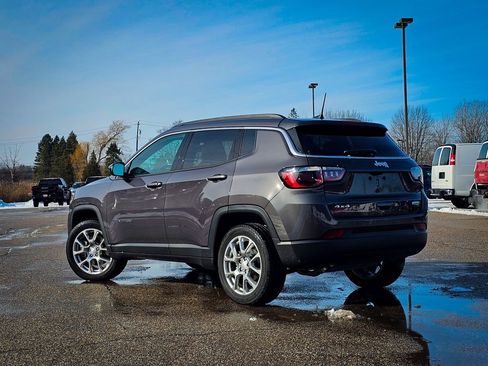 Certified 2024 Jeep Compass Latitude image 5