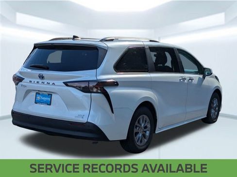 Used 2023 Toyota Sienna XLE image 5