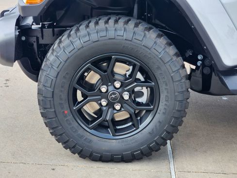 New 2026 Jeep Gladiator Sport image 11