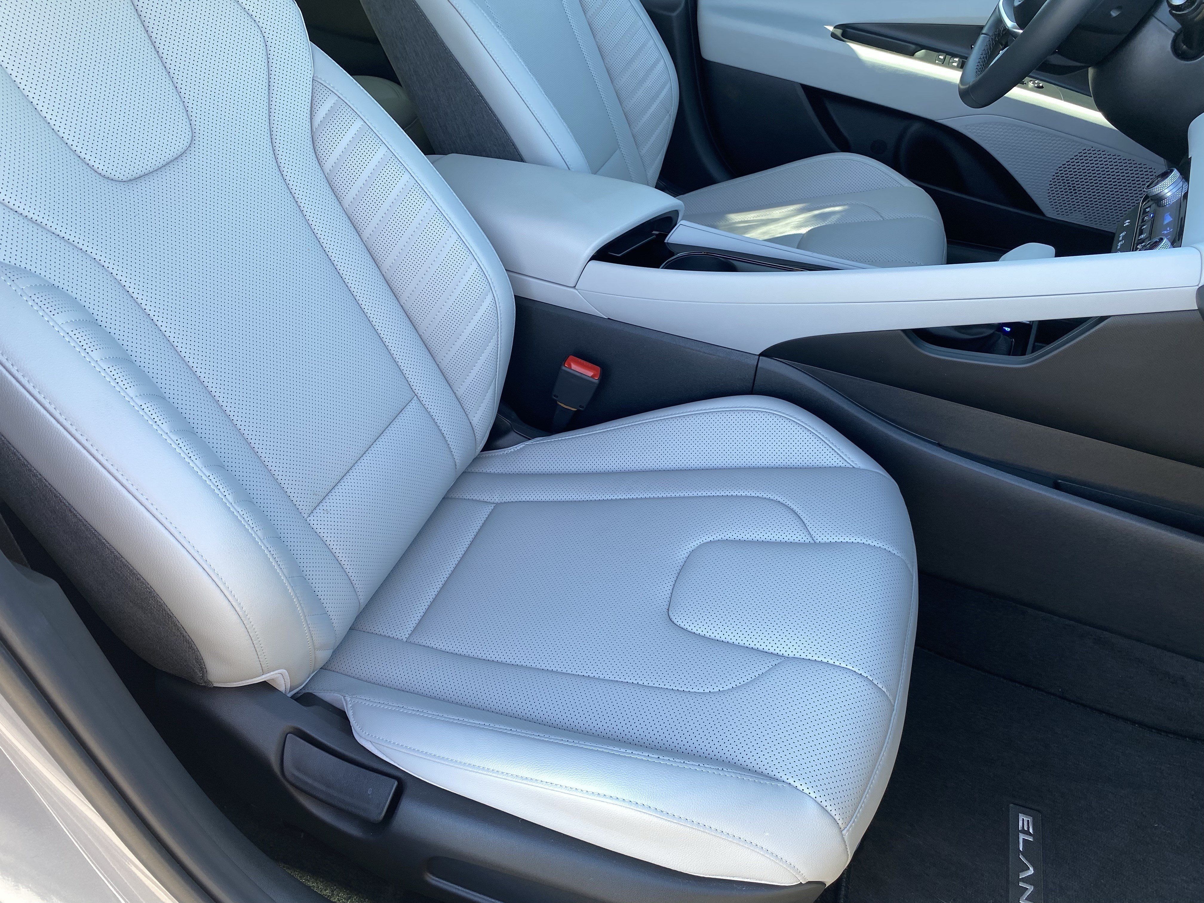 Certified 2026 Hyundai Elantra Limited FWD image 10