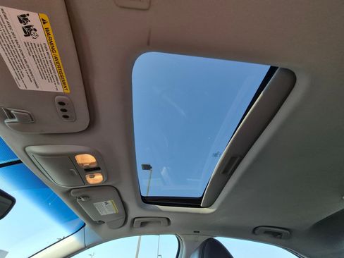 Used 2012 Lincoln MKZ FWD image 17