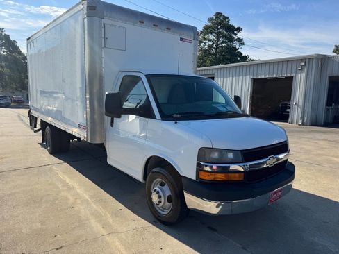 Used 2014 Chevrolet Express 3500 Extended image 4