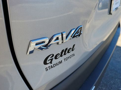 Used 2021 Toyota RAV4 XLE image 6