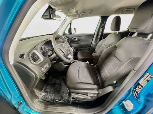 Used 2021 Jeep Renegade Latitude AWD/4WD image 19