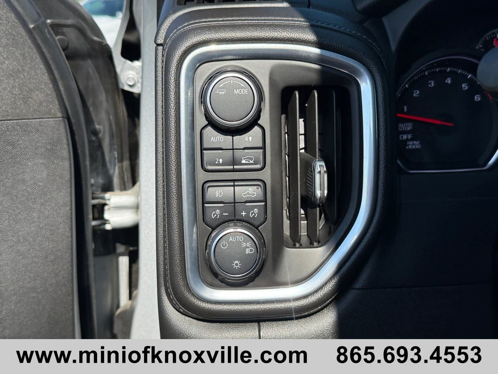 Used 2020 Chevrolet Silverado 1500 RST AWD/4WD image 32