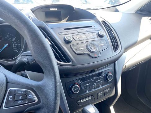 Used 2017 Ford Escape SE image 19