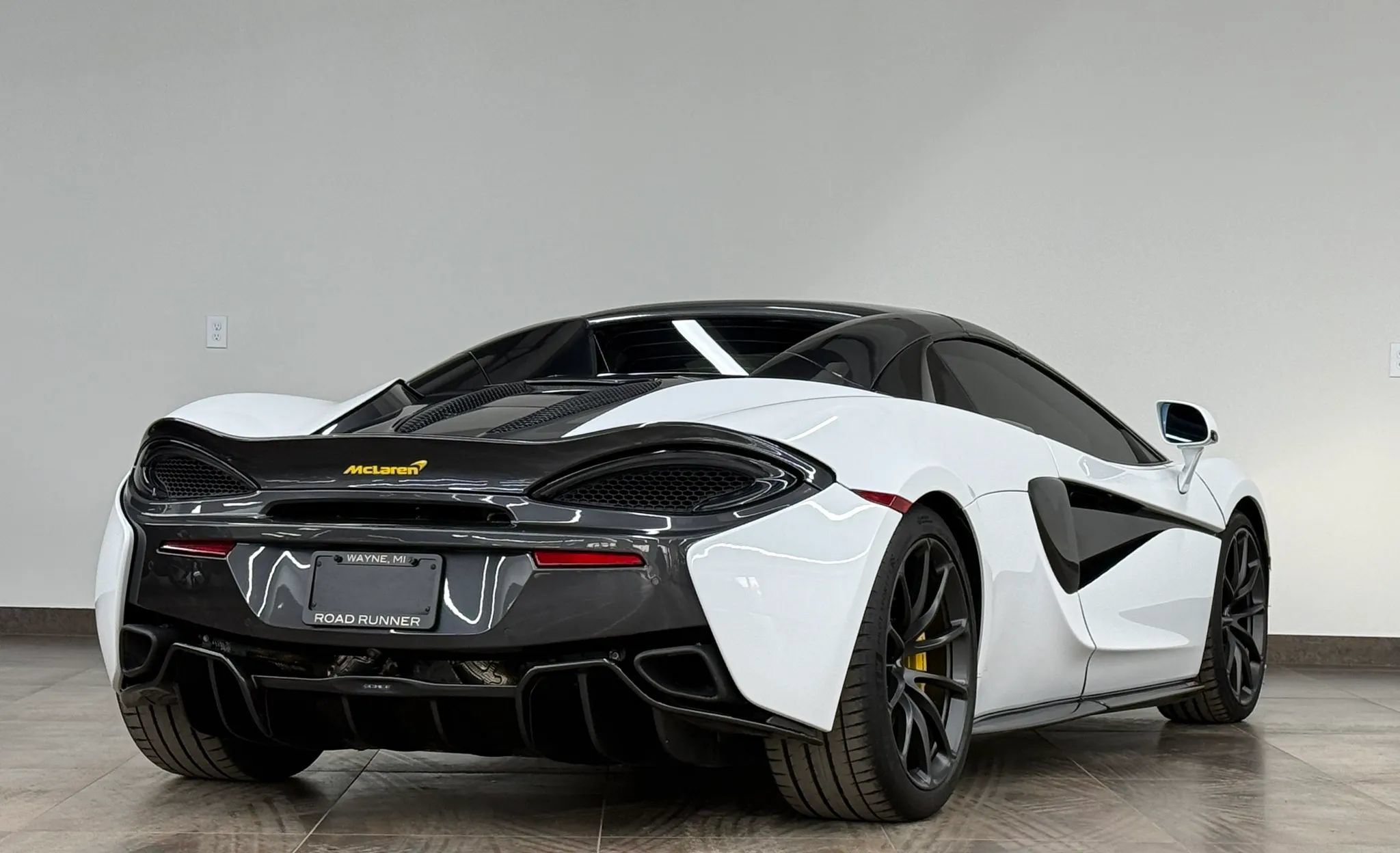 Used 2019 McLaren 570S Spider RWD image 11