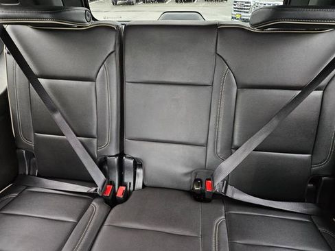 Used 2023 GMC Yukon SLT w/ SLT Premium Package image 20
