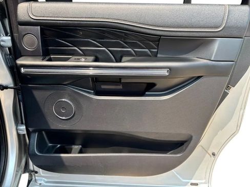 Used 2019 Ford Expedition Max Platinum AWD/4WD image 29