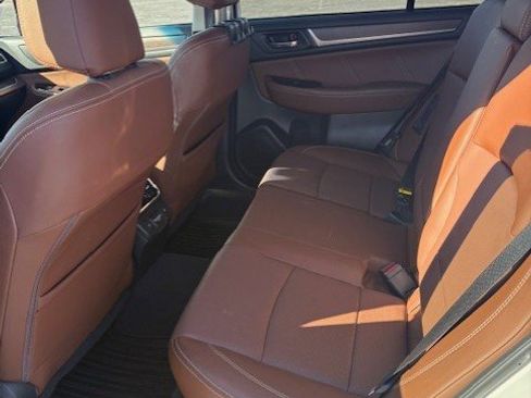 Used 2018 Subaru Outback 3.6R Touring image 12