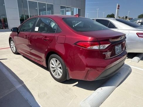 Used 2025 Toyota Corolla LE w/ LE Premium Package FWD image 6
