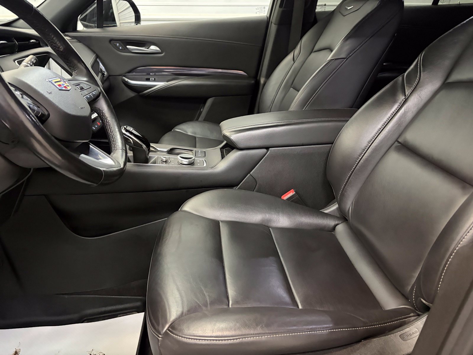 Used 2022 Cadillac XT4 Luxury w/ Cold Weather Package AWD/4WD image 10