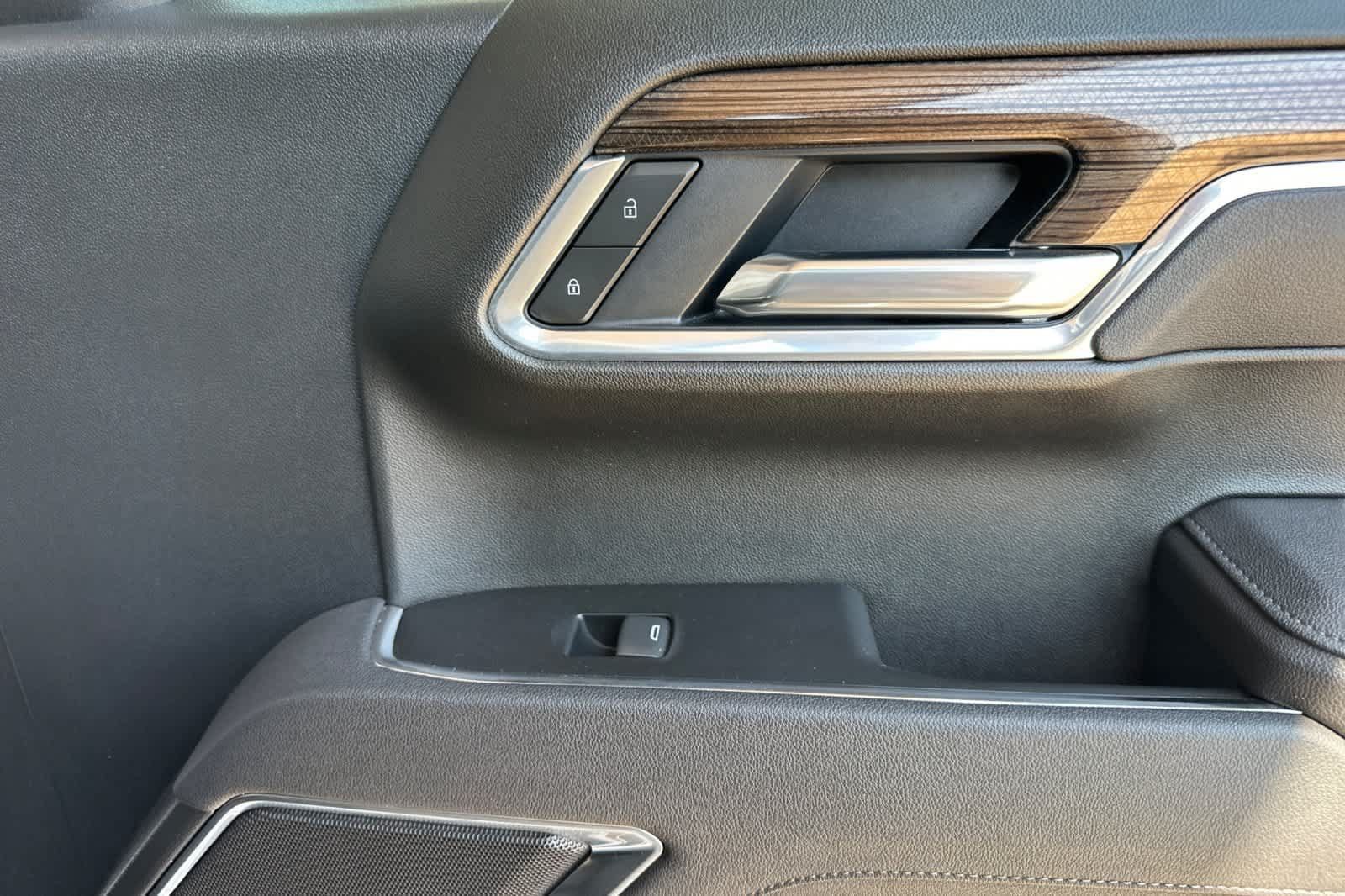 Used 2025 Chevrolet Silverado 1500 LT AWD/4WD image 17