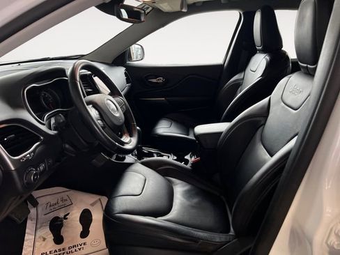 Used 2021 Jeep Cherokee Limited image 7