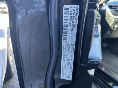 Used 2024 Jeep Grand Cherokee Laredo X image 33