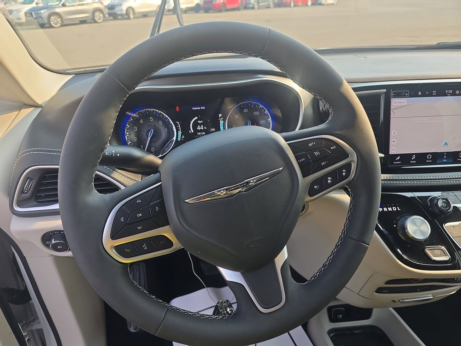 Used 2024 Chrysler Pacifica Touring-L w/ Uconnect Theater Family Group FWD image 8