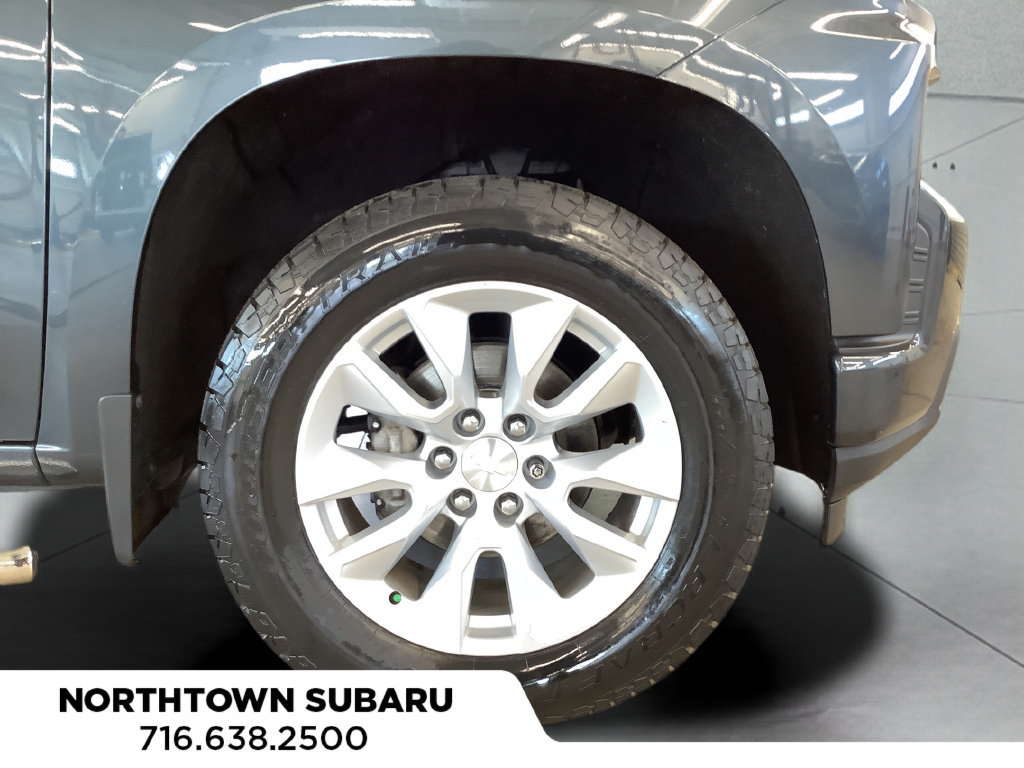 Used 2019 Chevrolet Silverado 1500 Custom w/ Custom Value Package AWD/4WD image 18