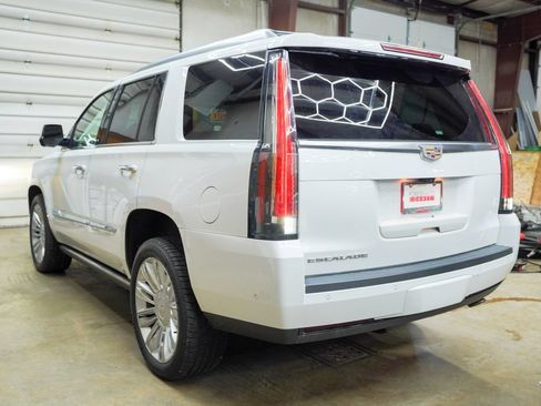 Used 2020 Cadillac Escalade Platinum AWD/4WD image 4