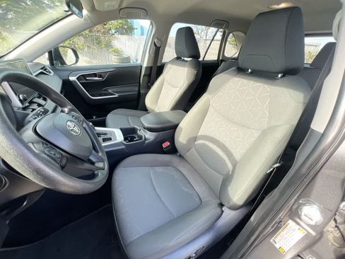 Used 2025 Toyota RAV4 XLE AWD/4WD image 11