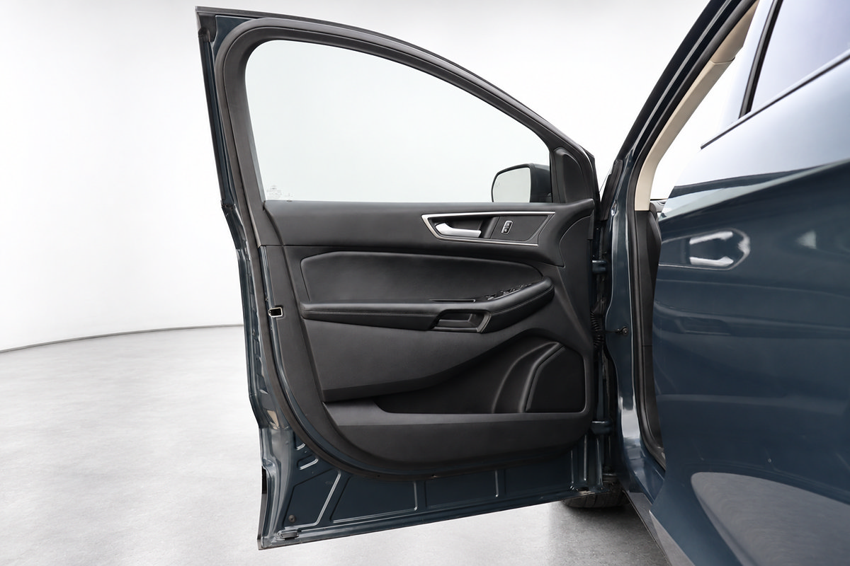 Used 2019 Ford Edge SEL w/ Equipment Group 201A FWD image 23