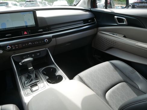 Certified 2026 Kia Carnival FWD image 11