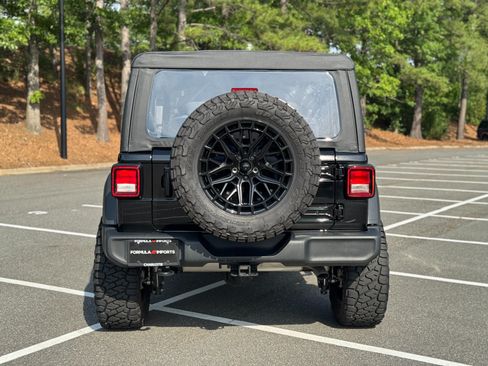 Used 2025 Jeep Wrangler Sport AWD/4WD image 9