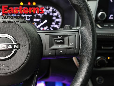 Used 2023 Nissan Rogue S AWD/4WD image 16