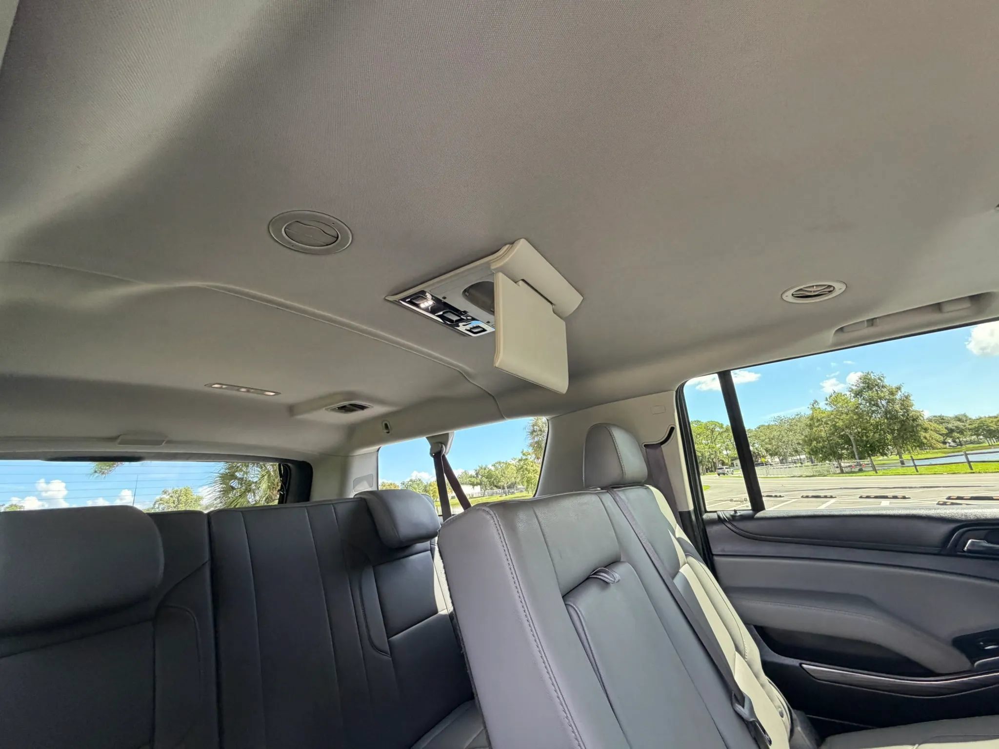 Used 2017 Chevrolet Suburban LT AWD/4WD image 23