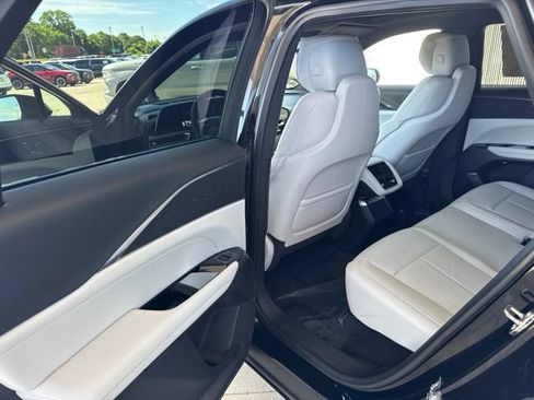 Used 2024 Cadillac Lyriq Luxury AWD/4WD image 21
