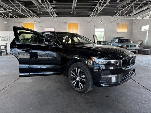 Used 2023 Volvo XC60 B5 Core image 23
