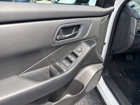 Used 2025 Nissan Rogue S FWD image 25