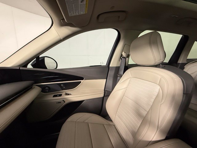 Used 2025 Lincoln Nautilus Reserve AWD/4WD image 19