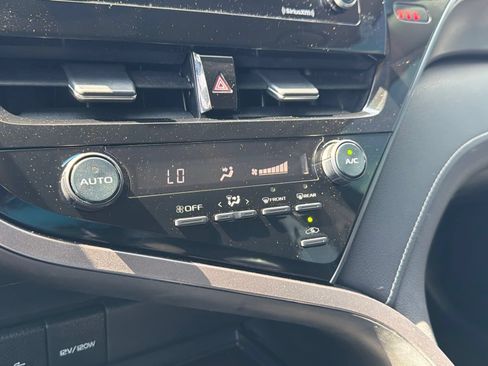 Used 2021 Toyota Camry SE FWD image 23