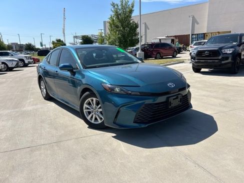 Used 2025 Toyota Camry LE w/ Convenience Package FWD image 1