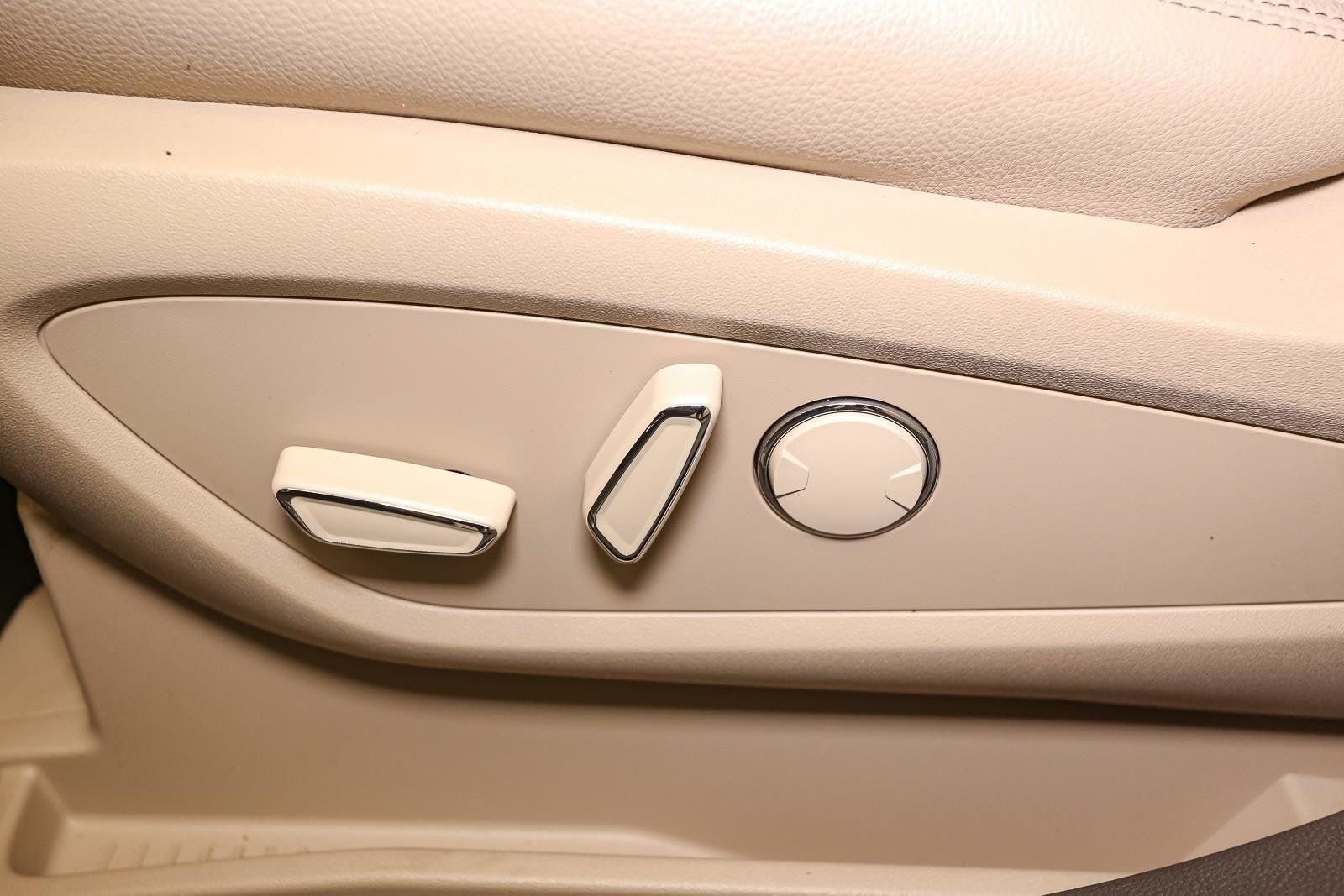 Used 2023 Lincoln Nautilus AWD w/ Premium Package image 40